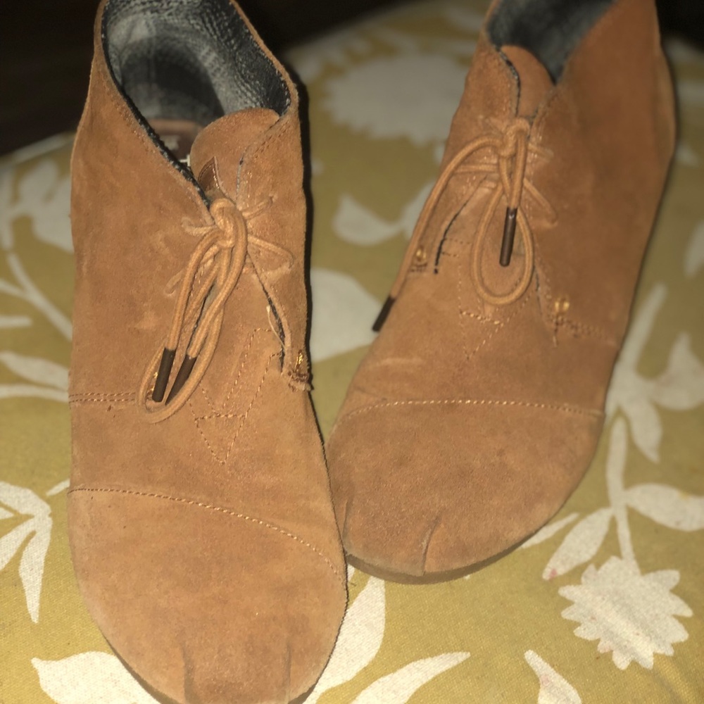 Tan TOMS Wedges